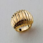 ANEL BANHO OURO 18K TRACEJADO  GOMOS HORIZONTAL CURVADO OCO TAM 22