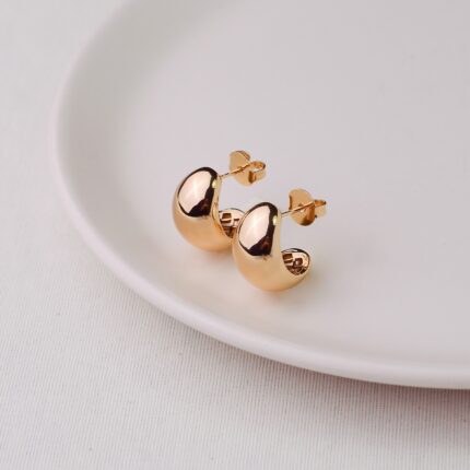 Brinco Banho Ouro 18k Got Curvada em C Oca Telada Interno