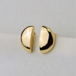 BRINCO BANHO OURO 18K MEIO BOTÃO LISO OCO OCO TELADO INTERNO PONTO REDONDO LISO