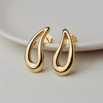 BRINCO BANHO OURO 18K GOTA ALONGADO VASADO HASTE FINA PONTUDA