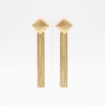 BRINCO BANHO OURO 18K ORELHA QUADRADO ESCOVADO / FOSCO 8 HASTES FLEXIVEIS