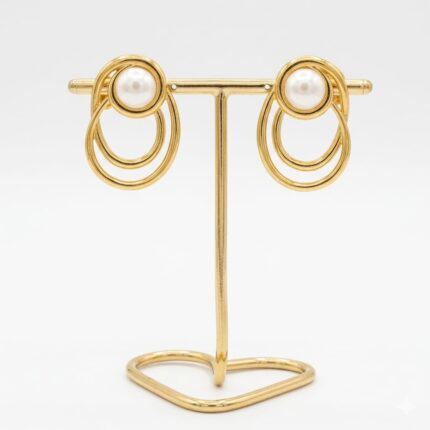 BRINCO BANHO OURO 18K ORELHA GEOMETRICO HASTE ESPIRAL E CENTRO PEROLA