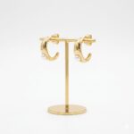 BRINCO BANHO OURO 18K CURVADO LONGO TIPO C OCO C/ PEROLA  FIXA HASTE LISA - Imagem 2