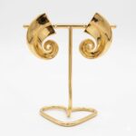 BRINCO BANHO OURO 18K ESPIRAL HASTE CURVATURAS BASE LISA